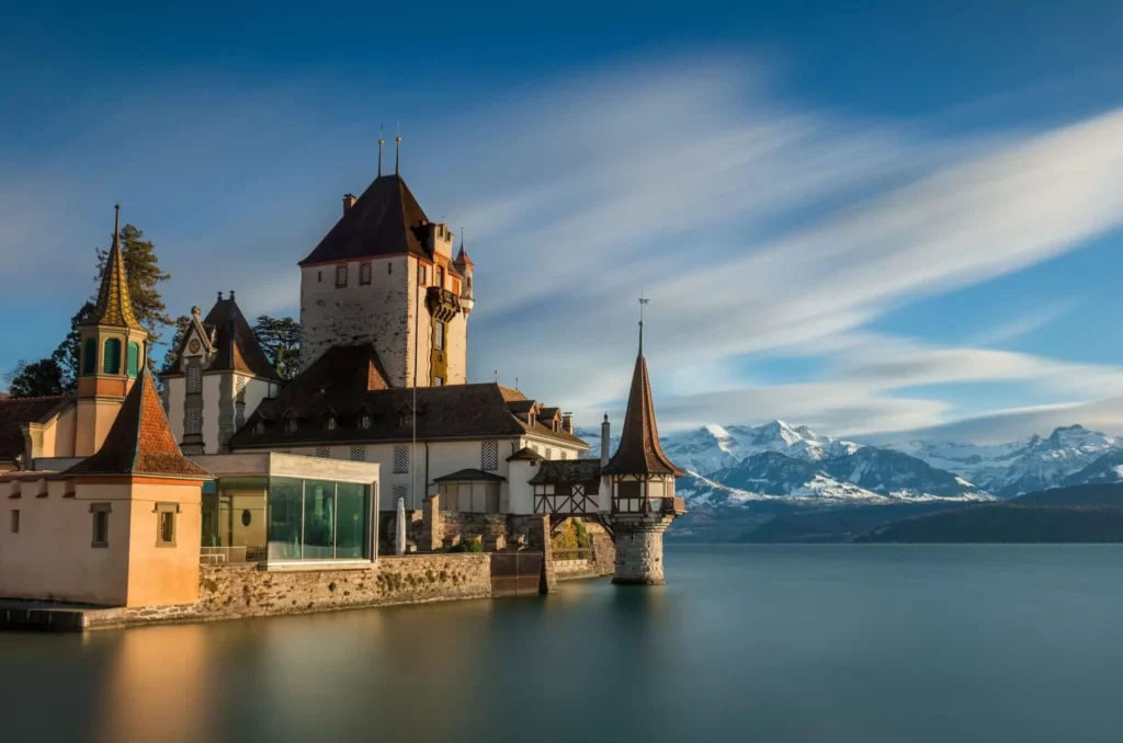 Oberhofen Castle Hosts Diverse Events for Cultural Enthusiasts and Families, Featuring Activities and Exhibitions Highlighting Its History and Heritage.